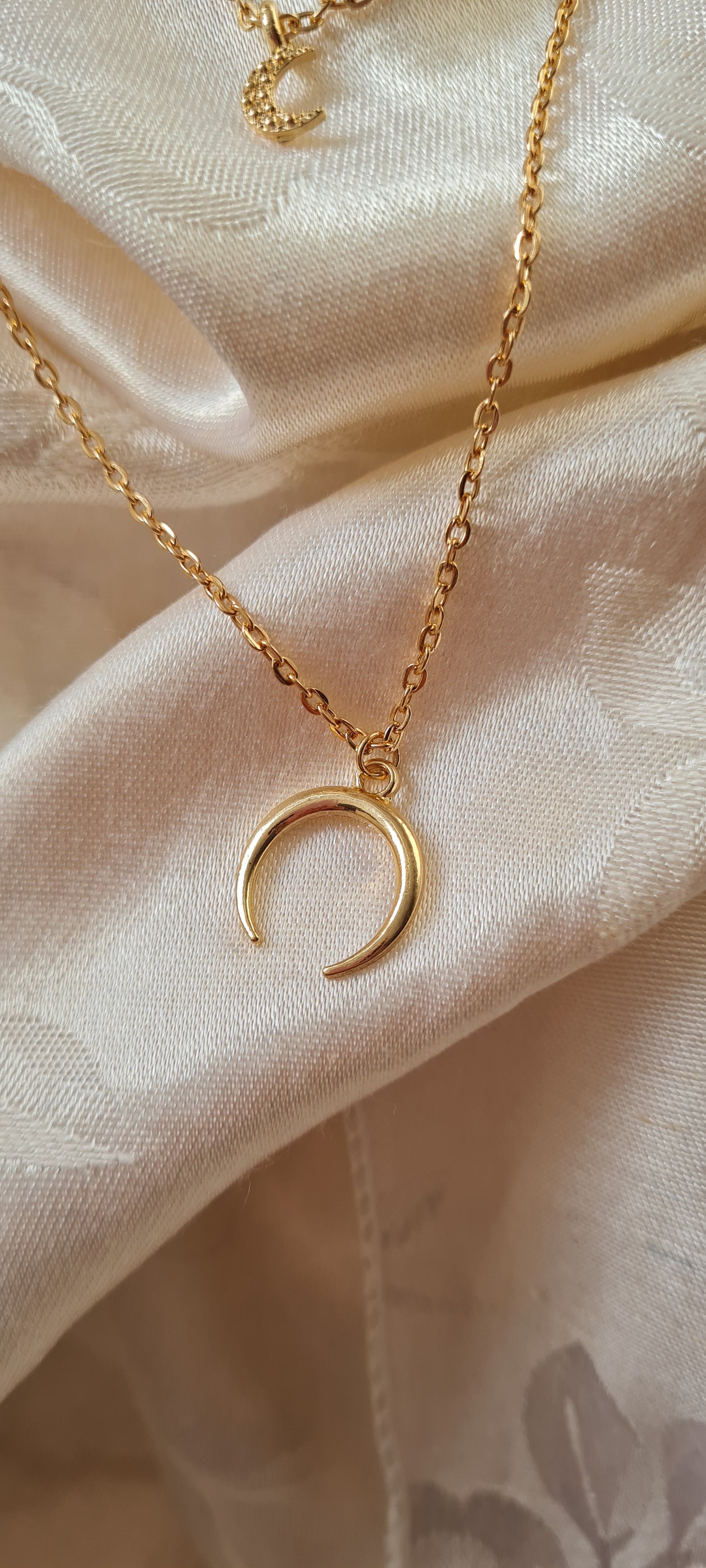 Cresent Moon Necklace Gold