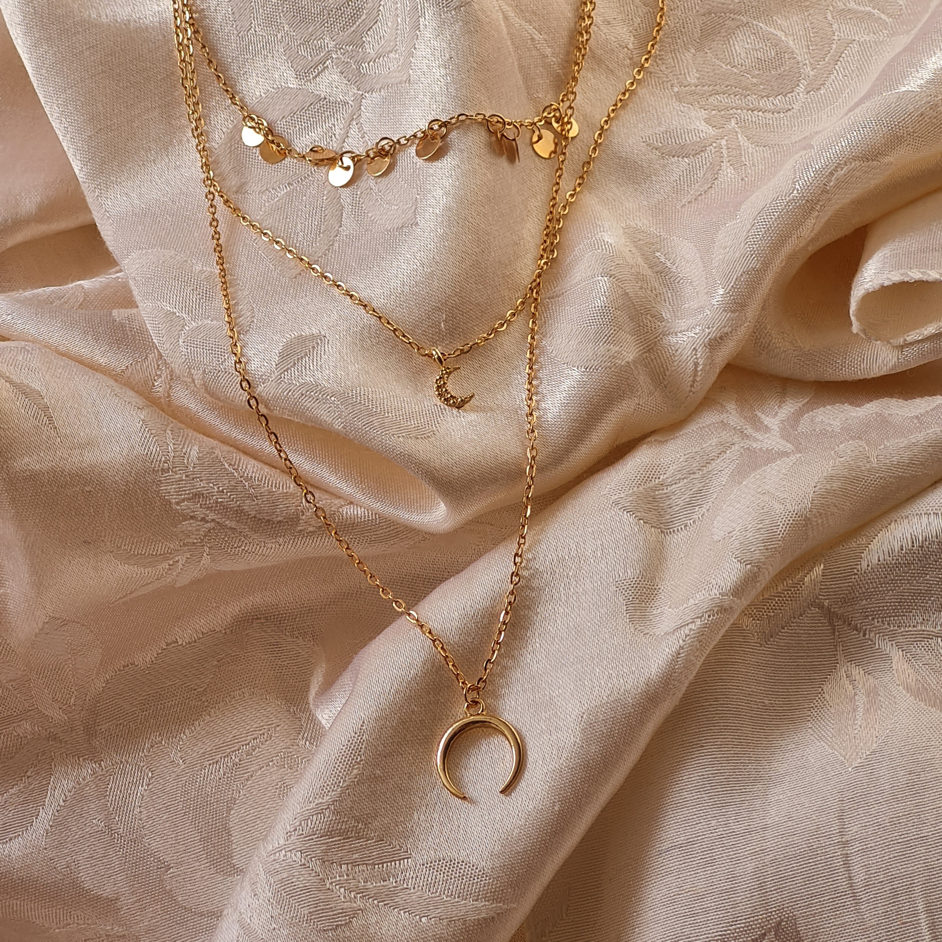 Cresent Moon Necklace Gold